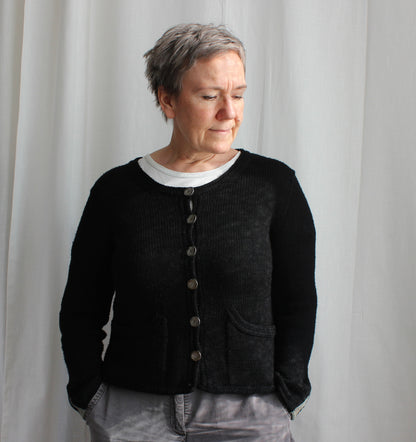 Åsa Tricosa Ziggurats: 16 Elegantly Seamless Knits