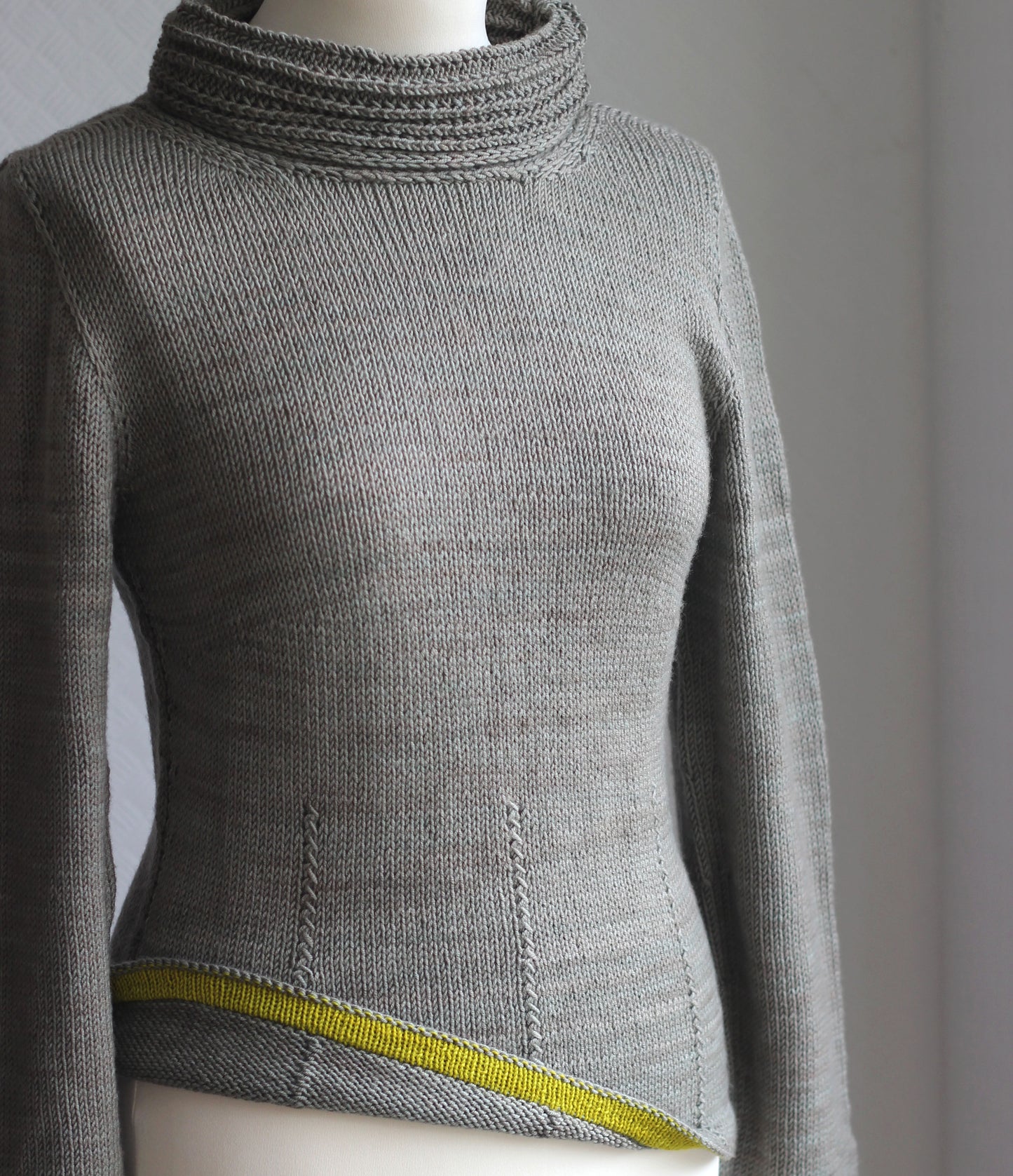 Åsa Tricosa Ziggurats: 16 Elegantly Seamless Knits