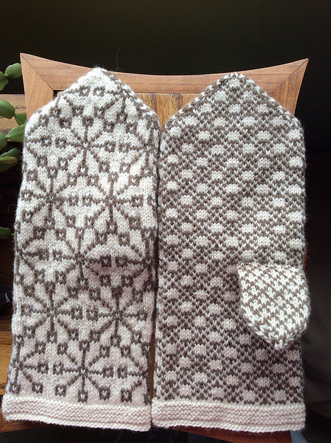 Mittens of Latvia by Maruta Grasmane