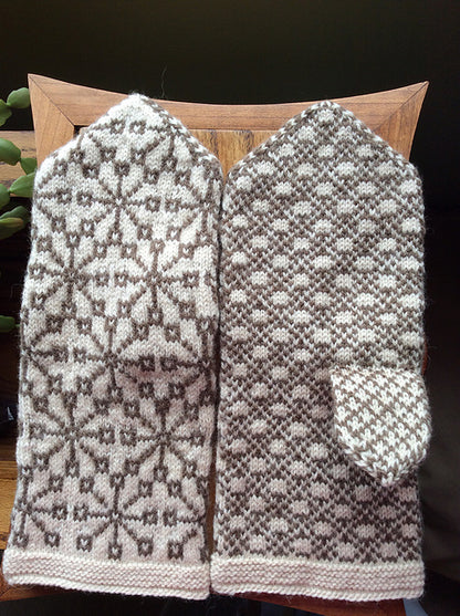 Mittens of Latvia by Maruta Grasmane