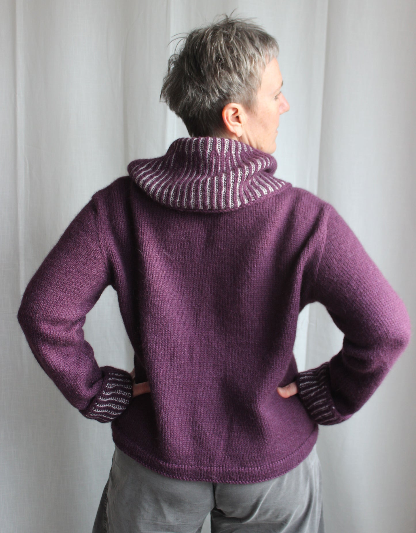 Åsa Tricosa Ziggurats: 16 Elegantly Seamless Knits